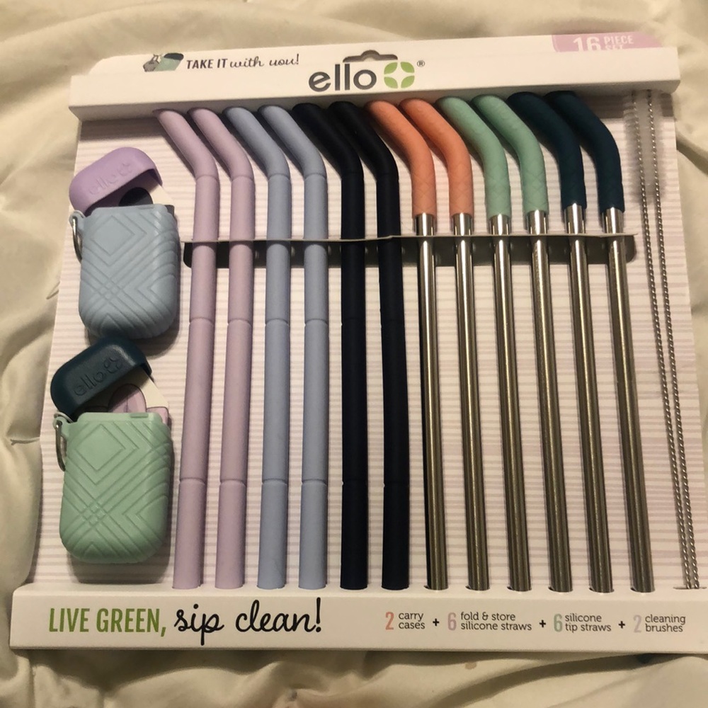 12 Reusable straws and 2 carry cases